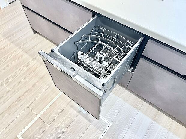 【その他設備(食洗機)】面倒なお片づけは食洗機にお任せ！家事の負担が減って、時間にも気持ちにもゆとりができます。