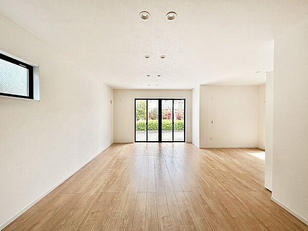 【ダイニング】家族の笑顔が自然と生まれてくる、そんな雰囲気のダイニングに仕上がっています