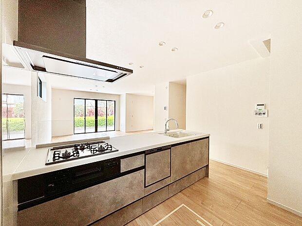 【ダイニングキッチン】カウンター越しにお話しをしながら毎日のお料理をもっと楽しく