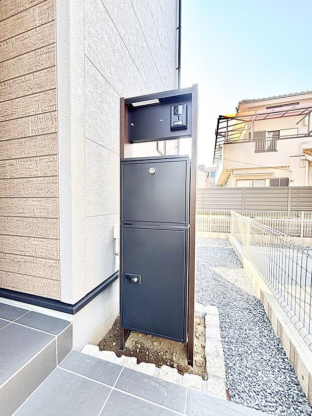 【その他現地】表札・インターホン・ポストをひとつに集約