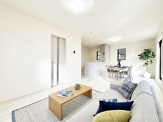 【リビング】落ち着いた雰囲気のＬＤＫは家族みんなの快適空間※家具はCGです