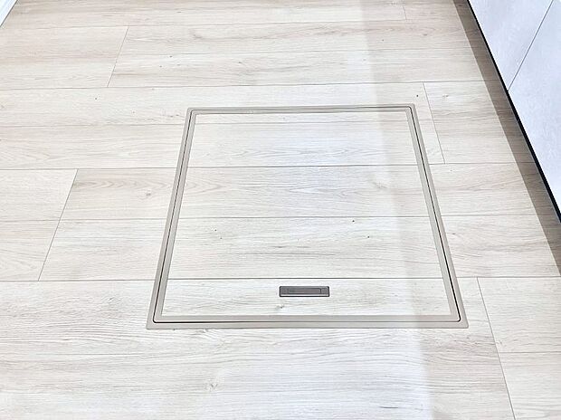 【その他設備(床下収納)】床下収納付き!日用品・非常用品の収納にも大活躍。