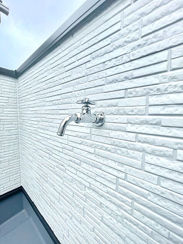 【その他設備(バルコニー水栓)】バルコニー水栓があればお掃除も楽々です。