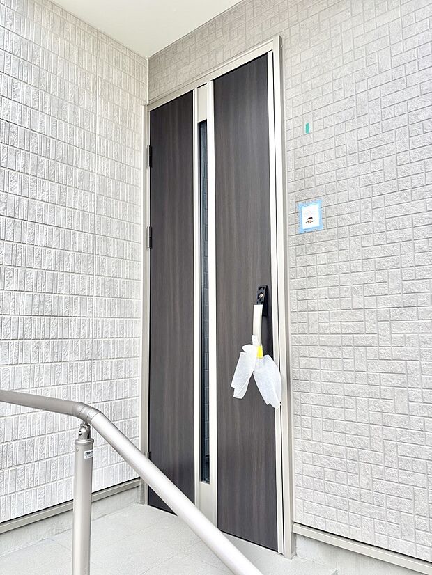 【玄関】大切な家族、来客を出迎える玄関。