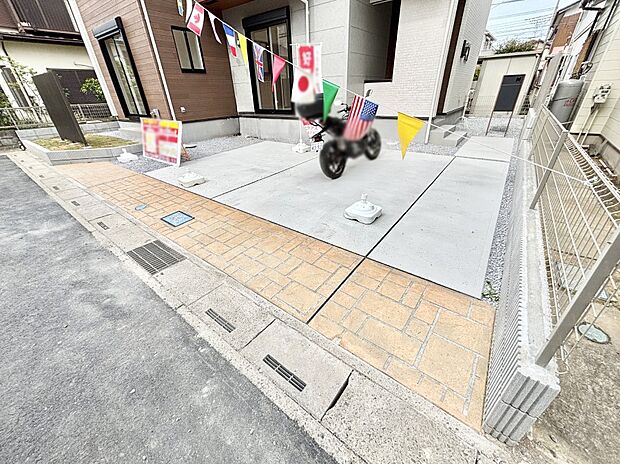 【駐車場】駐車2台可能!急なお客様の駐車に。また、ご家族の自転車スペースとしても大活躍。