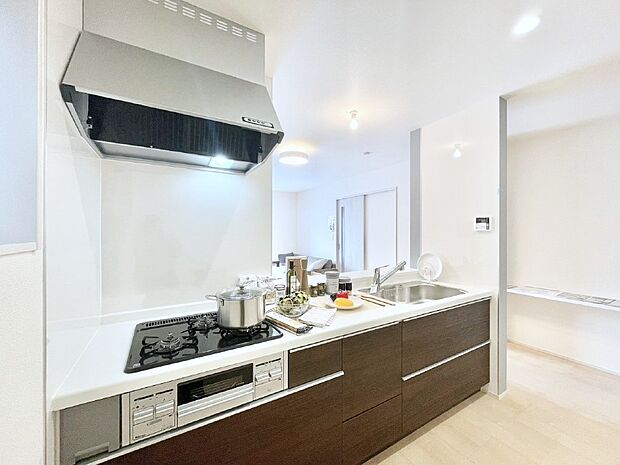 【キッチン】毎日使うキッチンだから、使いやすさ＆お手入れのしやすさにこだわりました。 