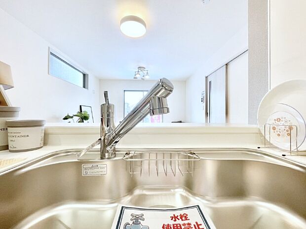 【その他設備(浄水器)】いつでも清潔なおいしいお水を。一つの水栓で水道水と浄水を使い分け。