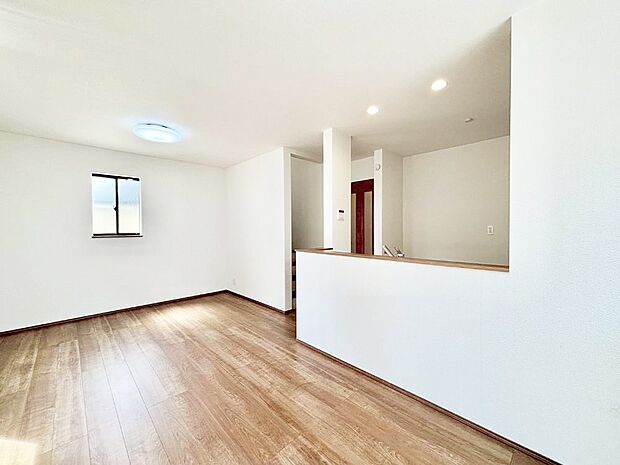 【ダイニング】対面キッチン＆リビングイン階段を採用したリビングは家族の絆深まる空間です