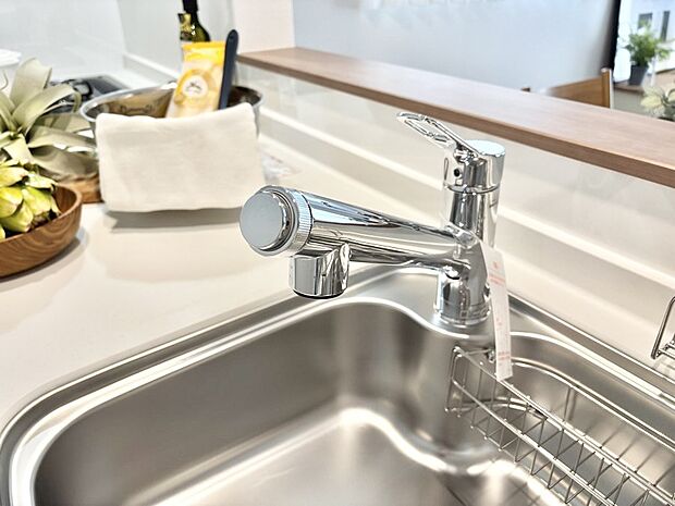 【その他設備(浄水器)】いつでも清潔なおいしいお水を。一つの水栓で水道水と浄水を使い分け。