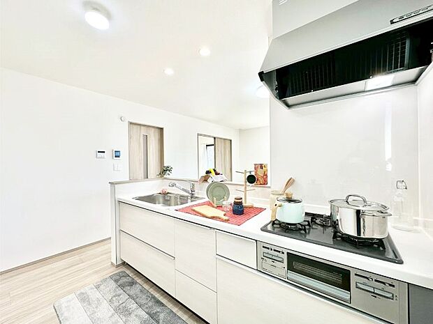 【キッチン】ゆとりあるキッチンではご家族と楽しくお料理ができます。