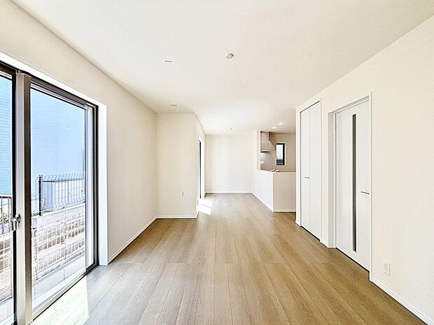 【ダイニング】シンプルなデザインなのでインテリアを考えるのも楽しみですね!