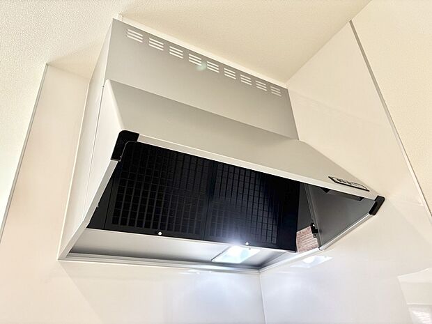 【冷暖房・空調設備(レンジフード)】フラットタイプのレンジフード、お手入れがしやすいですね!
