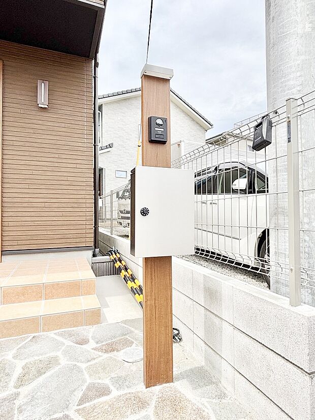 【その他現地】シンプルなデザインのポスト