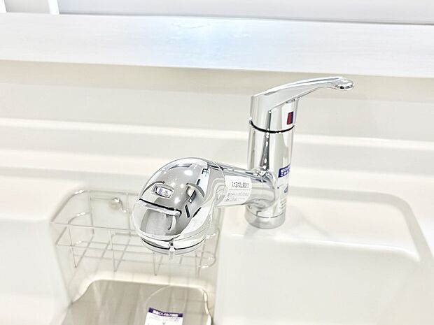 【その他設備(蛇口一体型浄水器)】いつでも清潔なおいしいお水を。一つの水栓で水道水と浄水を使い分け。