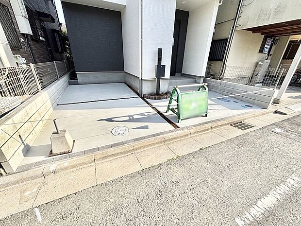 【現地外観写真】暮らしやすさと居心地の良さにこだわったシンプルで飽きのこないデザイン !