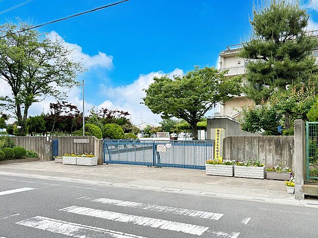 三郷市立前谷小学校（約960m・徒歩12分）