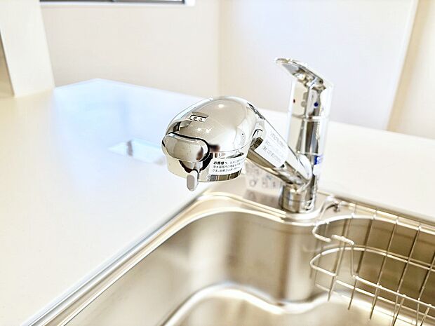 【その他設備(浄水器)】いつでも清潔なおいしいお水を。一つの水栓で水道水と浄水を使い分け。