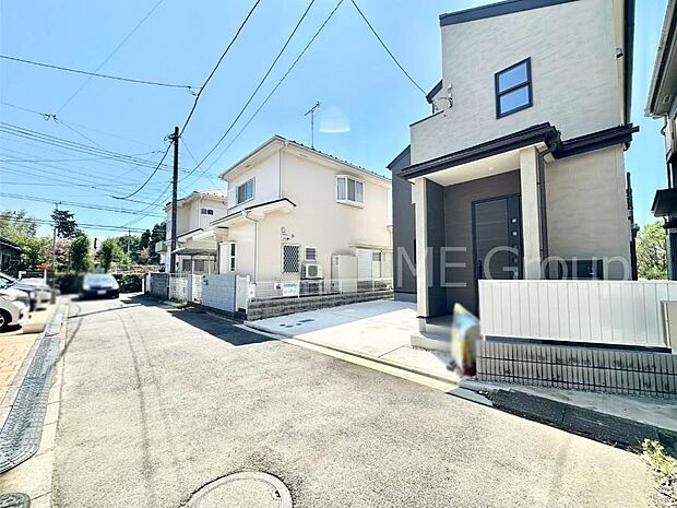 【前面道路含む現地写真】前面道路はきちんと整備されています