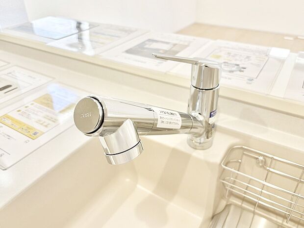 【その他設備(蛇口一体型浄水器)】いつでも清潔なおいしいお水を。一つの水栓で水道水と浄水を使い分け。