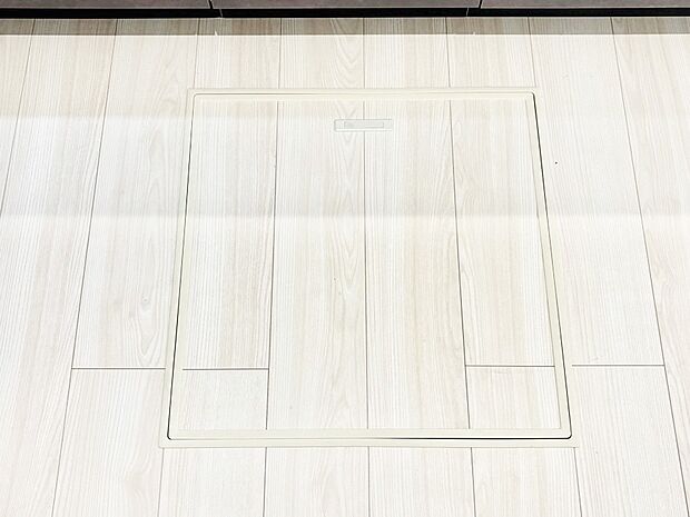 【その他設備(床下収納)】床下収納付き！日用品・非常用品の収納にも大活躍。