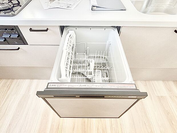 【その他設備(食洗機)】面倒なお片づけは食洗機にお任せ！家事の負担が減って、時間にも気持ちにもゆとりができます。