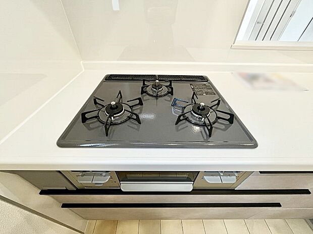 【その他設備(3口コンロ)】三口ガスコンロでお料理が一気にはかどりそう