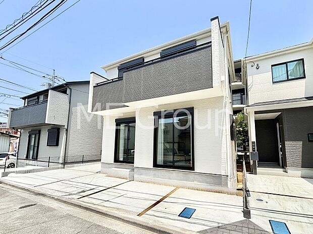 【現地外観写真】たっぷりの陽光と心地よい風が舞い込む住まい