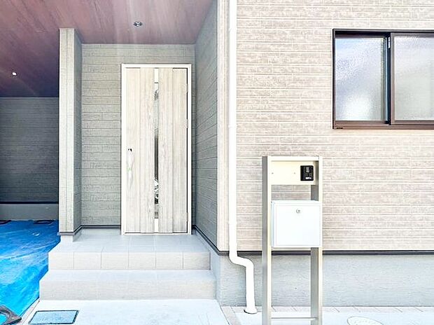 【玄関】大切な家族、来客を出迎える玄関。
