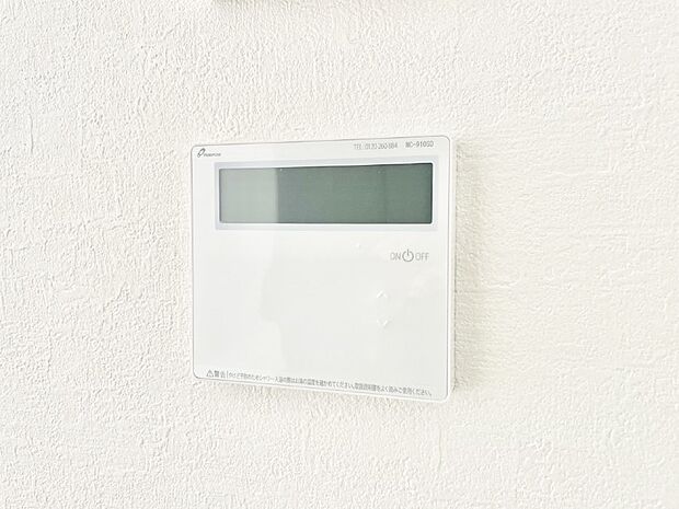 【発電・温水設備(キッチン給湯スイッチ)】給湯器リモコンで家事もスムーズに。
