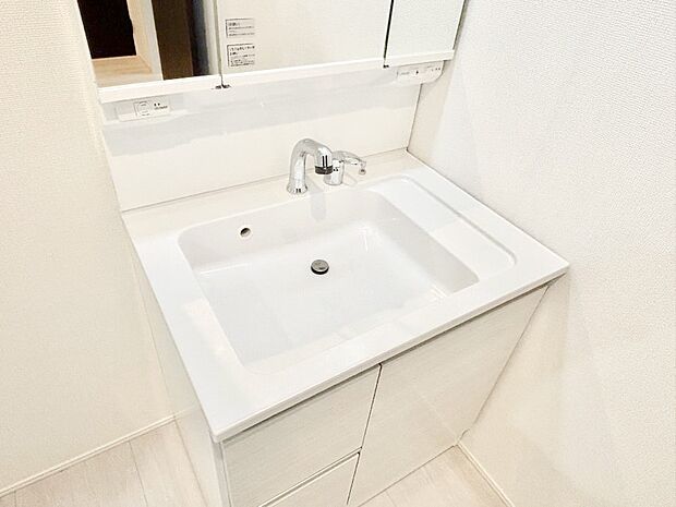 【その他設備(シャワー水栓)】ハンドシャワー付き!使いやすい洗面台。