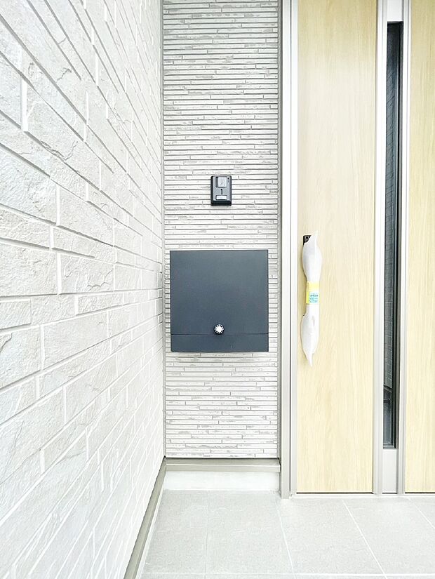 【その他現地】シンプルなデザインのポスト