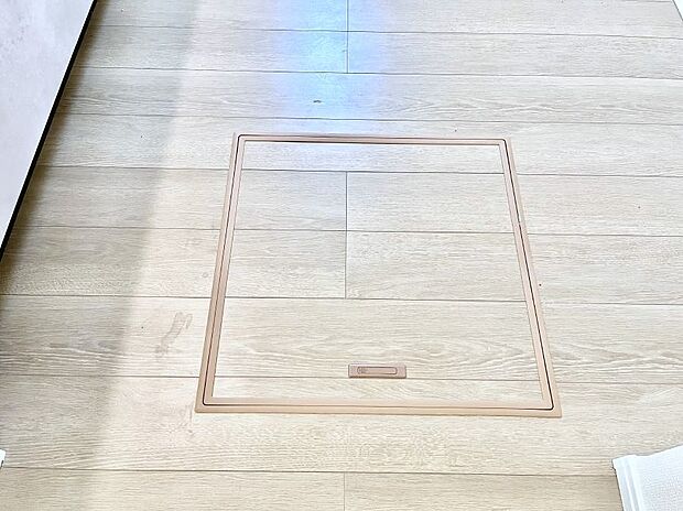 【その他設備(床下収納)】床下収納付き！日用品・非常用品の収納にも大活躍。