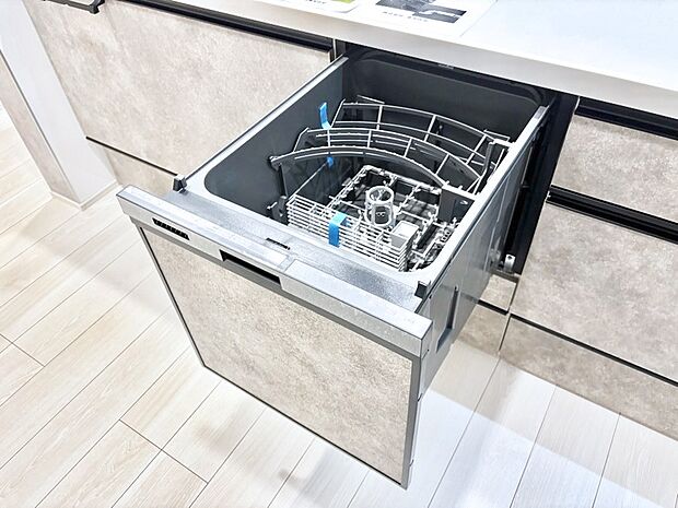 【その他設備(食洗機)】面倒なお片づけは食洗機にお任せ！家事の負担が減って、時間にも気持ちにもゆとりができます。