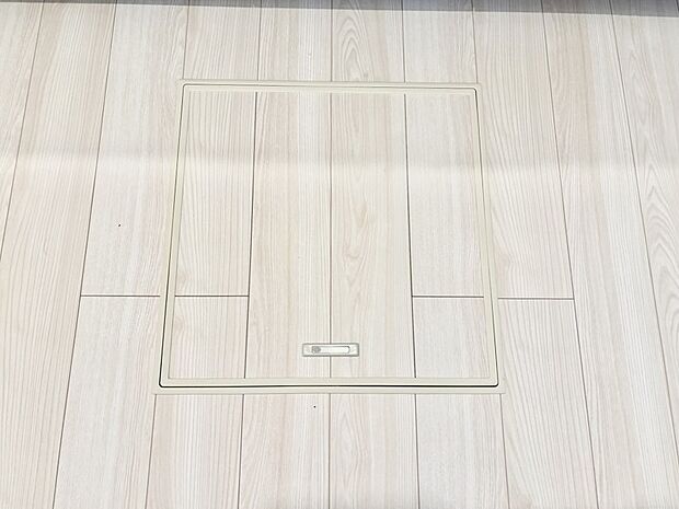 【その他設備(床下収納)】床下収納付き！日用品・非常用品の収納にも大活躍。