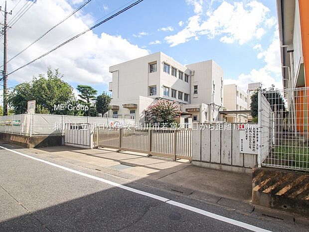 桶川市立朝日小学校（約1,100m）