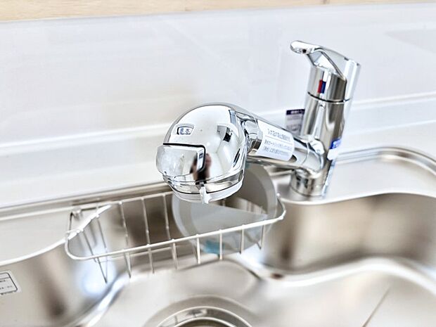 【その他設備(浄水器)】いつでも清潔なおいしいお水を。一つの水栓で水道水と浄水を使い分け。