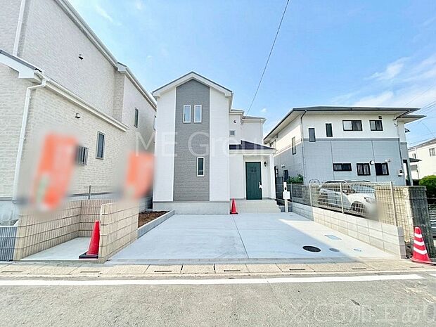 【現地外観写真】洗練された外観、上質な住空間が広がる室内は永く安心して過ごせる住居です。