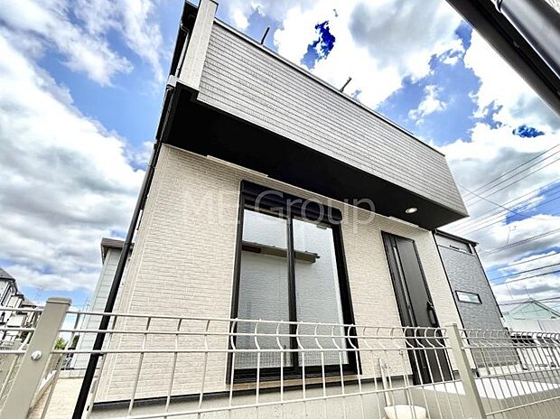 【現地外観写真】たっぷりの陽光と心地よい風が舞い込む住まい