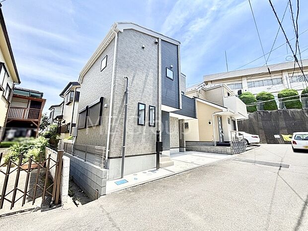 【前面道路含む現地写真】前面道路はきちんと整備されています  