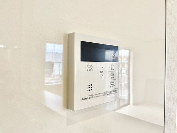 【発電・温水設備(キッチン給湯スイッチ)】給湯器リモコンで家事もスムーズに。