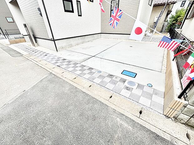 【駐車場】目の前が駐車場だと雨の日も大量にお買い物をした時も便利ですね