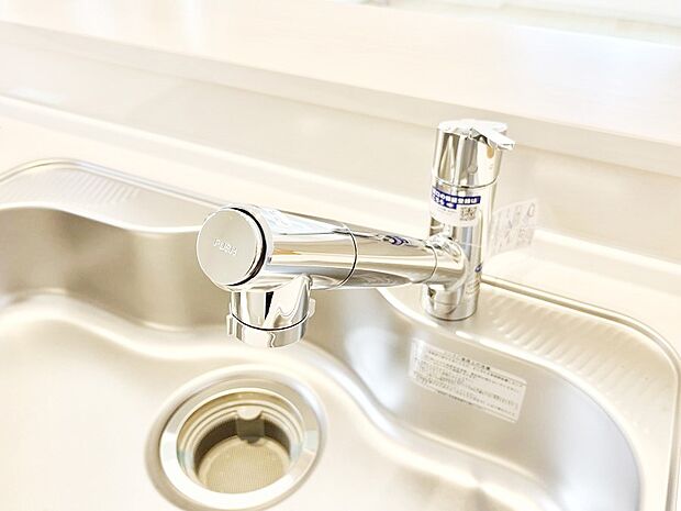 【その他設備(蛇口一体型浄水器)】いつでも清潔なおいしいお水を。一つの水栓で水道水と浄水を使い分け。