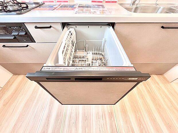 【その他設備(食洗機)】面倒なお片づけは食洗機にお任せ！家事の負担が減って、時間にも気持ちにもゆとりができます。