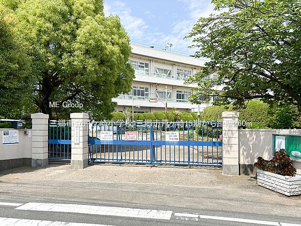 三郷市立戸ケ崎小学校（約260m・徒歩4分）