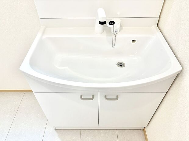 【その他設備(ハンドシャワー水栓)】ハンドシャワー付き！使いやすい洗面台。