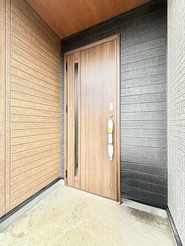 【玄関】大切な家族、来客を出迎える玄関。