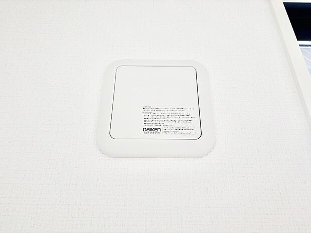 【冷暖房・空調設備(24時間換気システム)】新鮮な空気をお部屋に取り込んで停滞していた「悪い空気」を追い出して健康的な毎日を送りましょう。