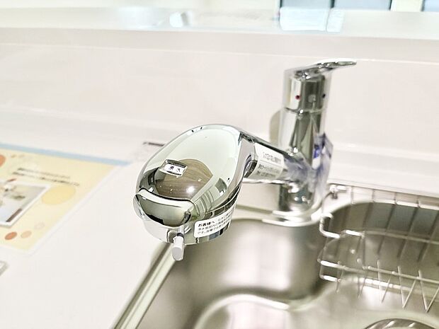 【その他設備(蛇口一体型浄水器)】いつでも清潔なおいしいお水を。一つの水栓で水道水と浄水を使い分け。