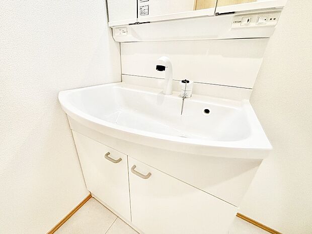 【その他設備(ハンドシャワー水栓)】ハンドシャワー付き！使いやすい洗面台。