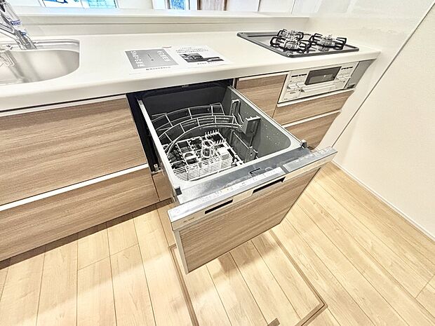 【その他設備(食洗機)】面倒なお片づけは食洗機にお任せ！家事の負担が減って、時間にも気持ちにもゆとりができます。
